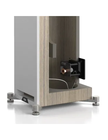 debut reference floorstanding speaker